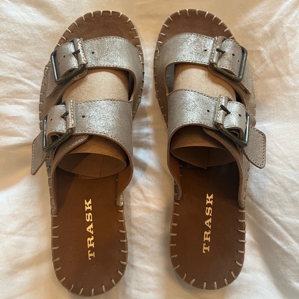 Trask ‘Carli’ gold metallic sandal